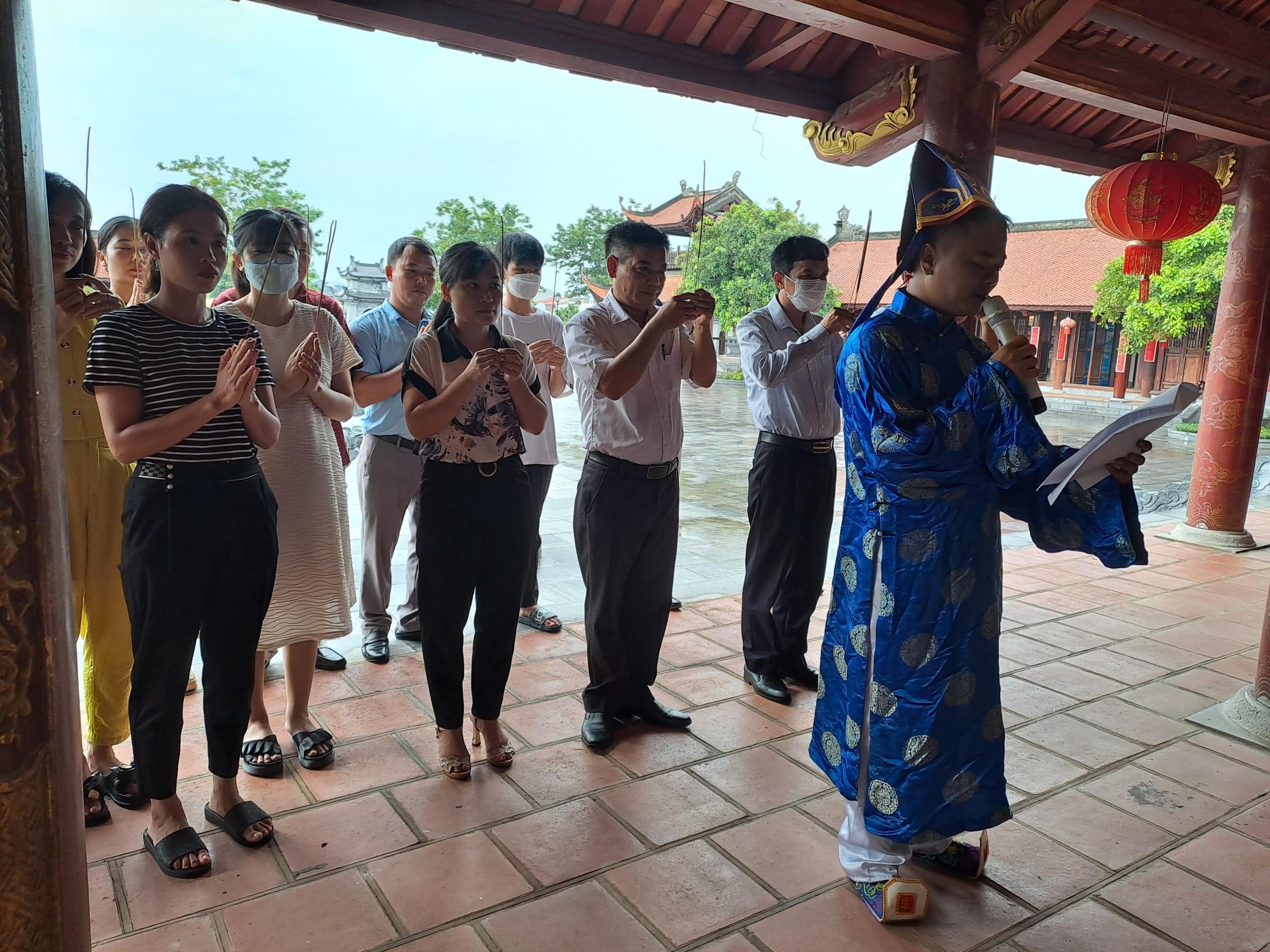 NGÀY QUỐC KHÁNH ( LỄ TẾ THU TẠI VĂN MIẾU )